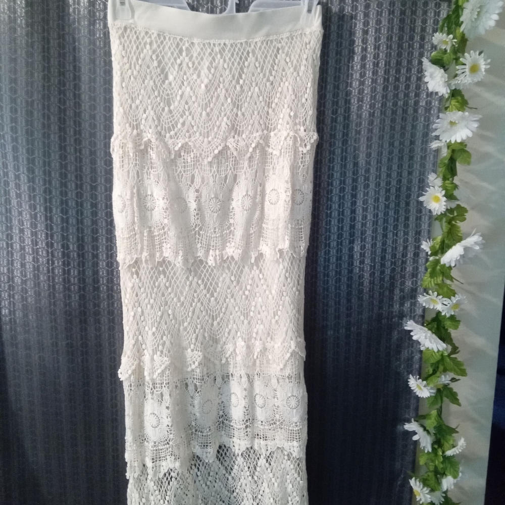 Chelsea & Theodore cream long lacey skirt, perfect for the summer in Medium size